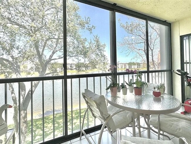 Building Photo - Charming 2BR Condo in Delray Beach (55+)