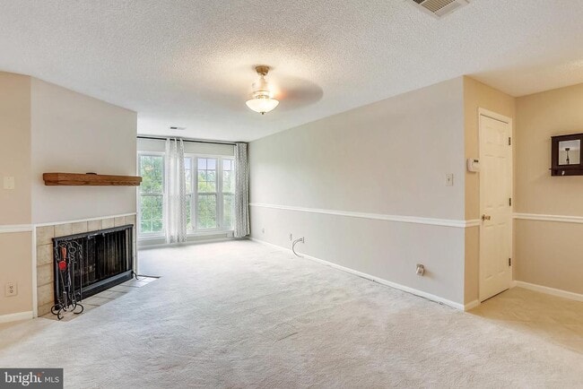 Building Photo - 12103 Greenway Ct