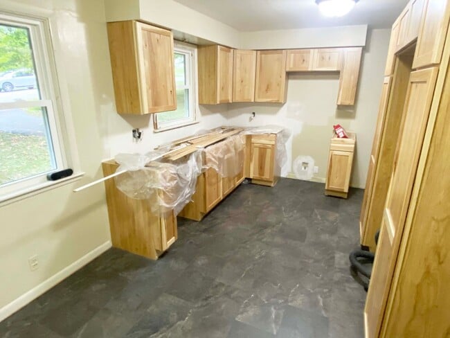 Building Photo - 4-Bedroom, 1 Bath Home on Wooded Lot near ...