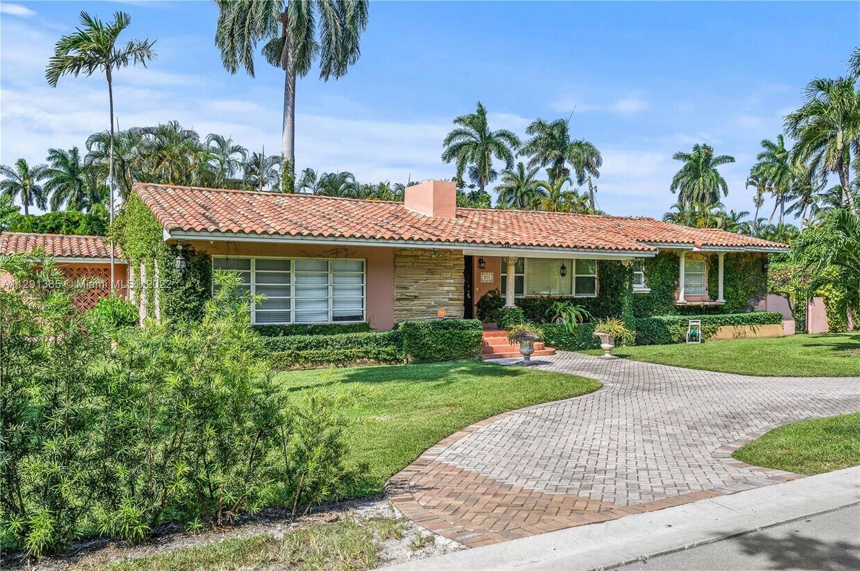 Primary Photo - 375 S Hibiscus Dr