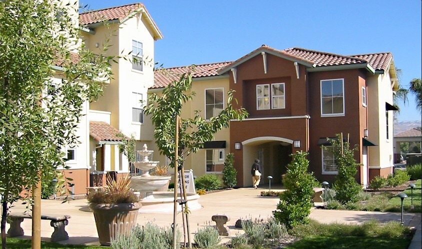 Primary Photo - Shiraz Senior Apartments