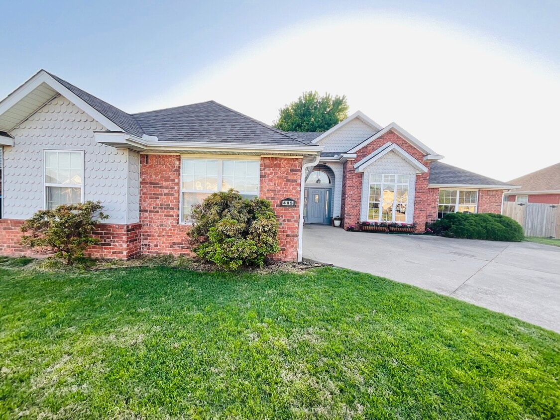 405 NE Whitney St, Bentonville, AR 72712 House Rental in Bentonville