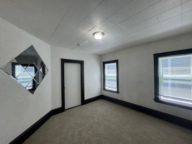 Building Photo - 53 Hinckley St