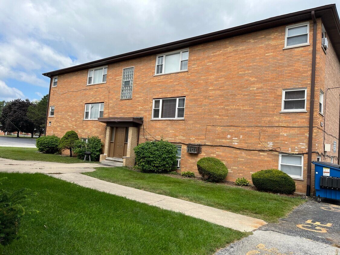 14629 Karlov Ave Unit 1E, Midlothian, IL 60445 Condo for Rent in