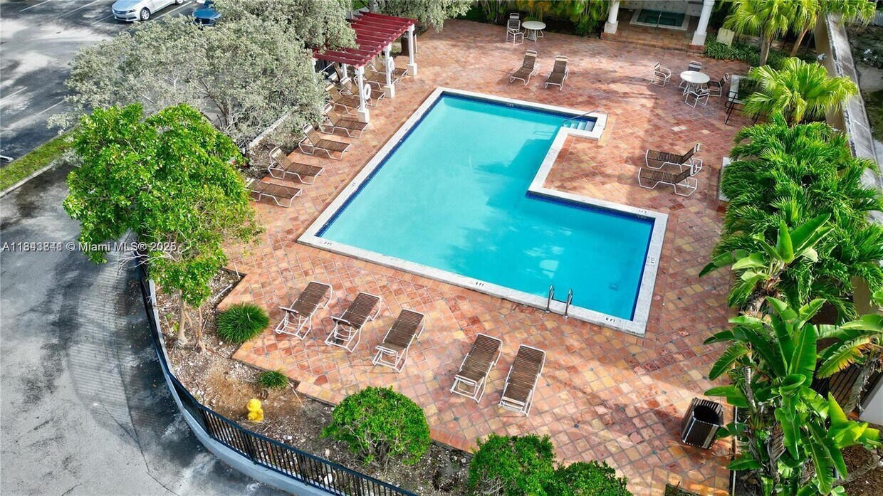 Foto principal - 10431 N Kendall Dr