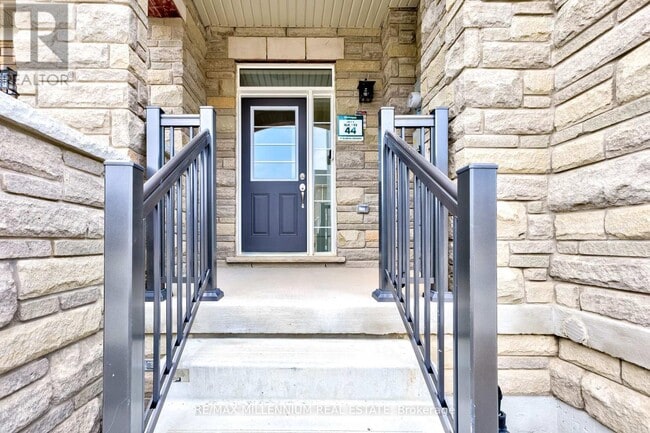 Building Photo - 23 Gledhill Crescent