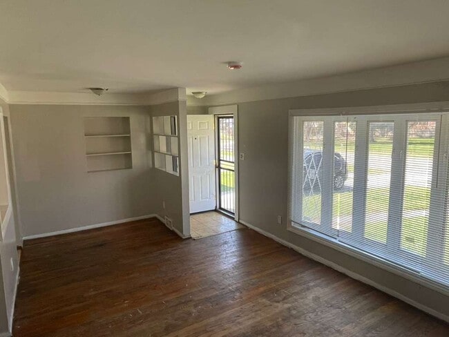 Foto del edificio - 16896 Salem