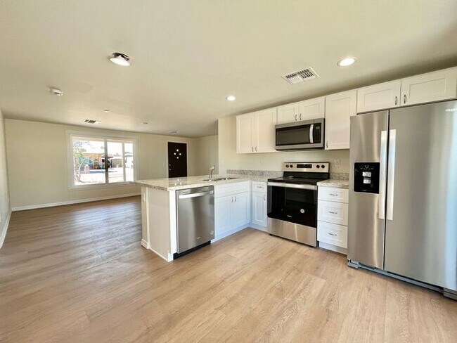 Building Photo - Beautifully Remodeled 3 Bd 2 Ba in Scottsdale