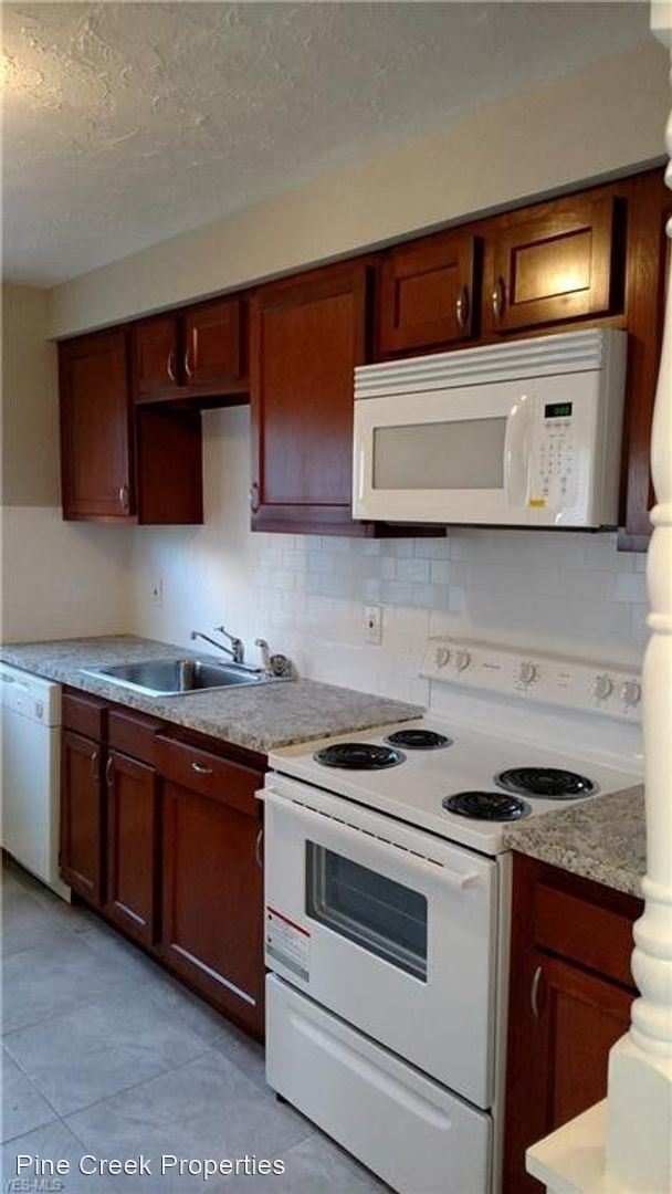 Foto del edificio - 4 br, 1 bath House - 19500 Pasnow Ave