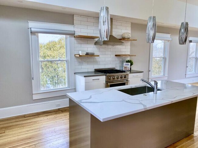 Building Photo - 2 bedroom in Charlottesville VA 22902