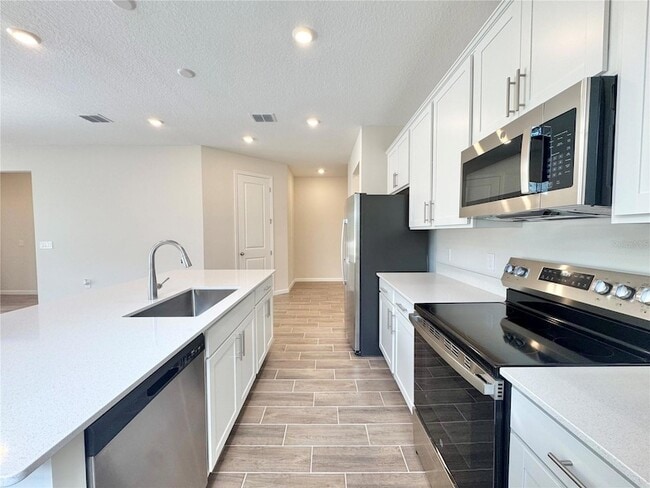 Building Photo - 656 Hennepin Lp