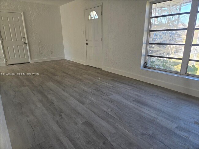 Foto del edificio - 3310 NW 214th St