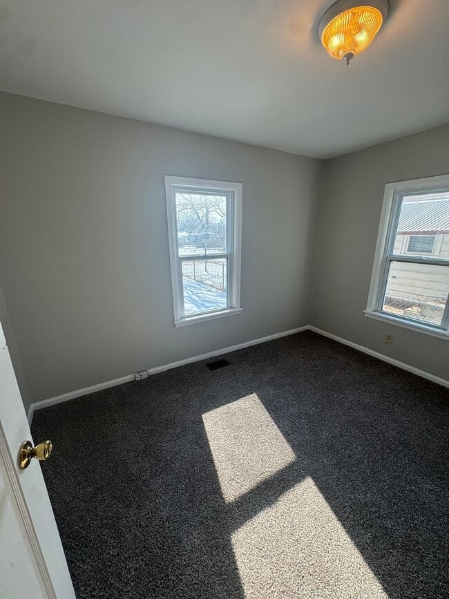 Foto del edificio - 2 bedroom 1 bath house with 1 car garage