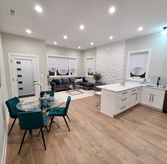 Foto del edificio - 5907 W Waveland Ave