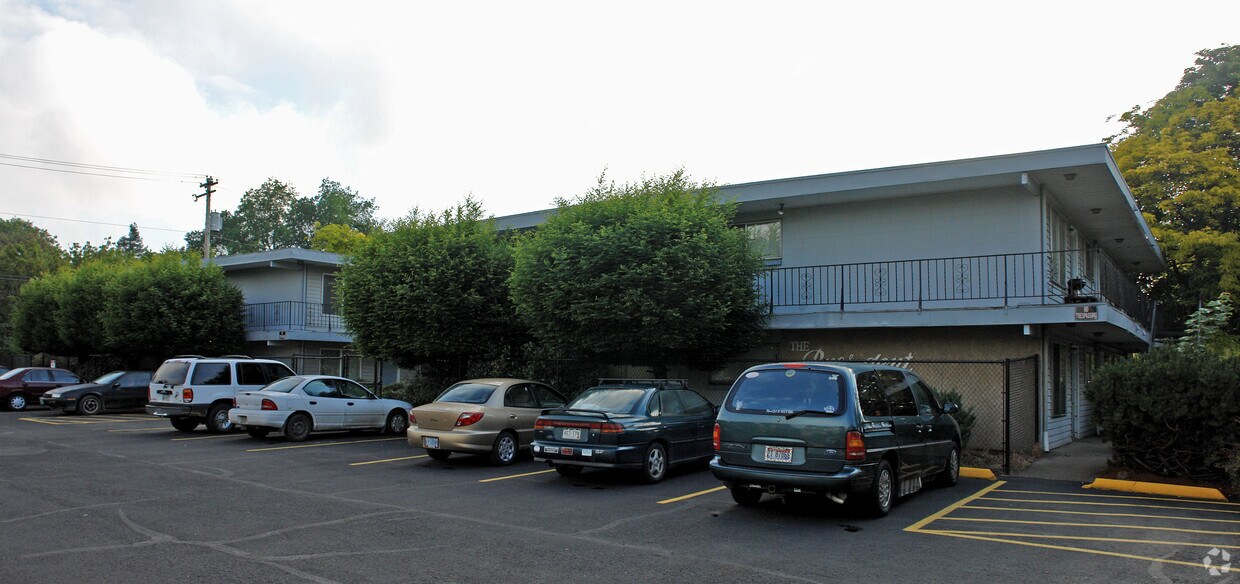 Building Photo - 555 Tyler St