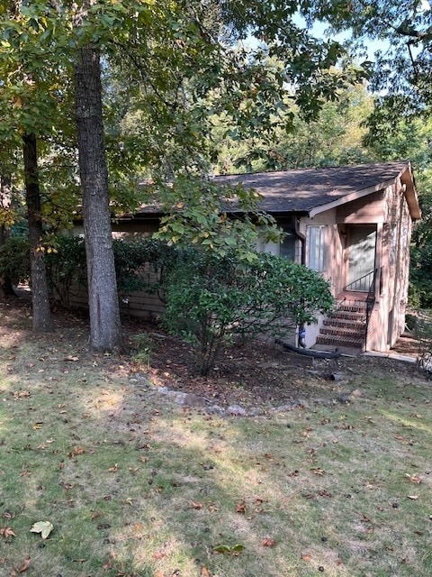front yard - 2101 Peacock Ln