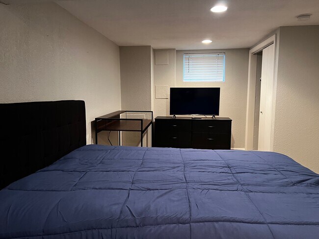 Foto del edificio - 6739 Roe Ave