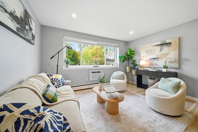 Building Photo - 20 Radcliffe Rd