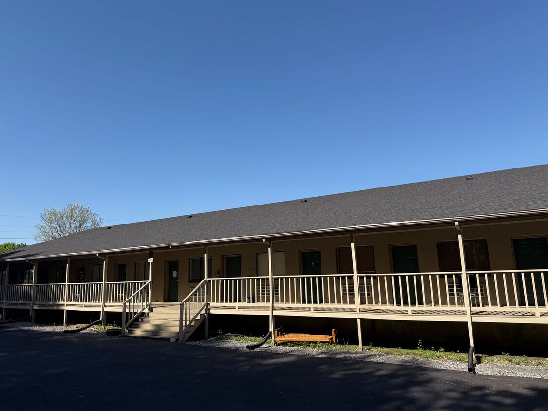 Building Photo - 490 Haygood Rd