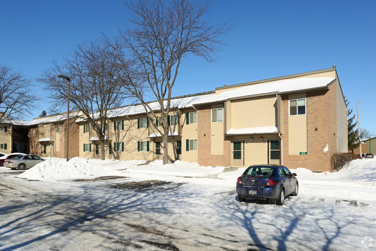 Primary Photo - Elmwood Park Apartments