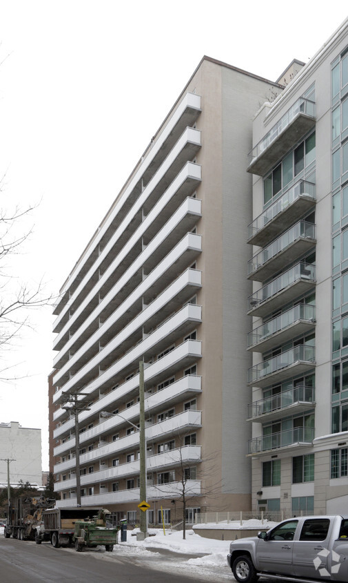 Primary Photo - Waldorf Apartments