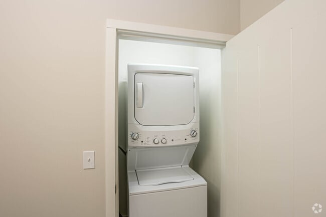 2BR, 2BA - 1,026SF - Second Bathroom - The Box District