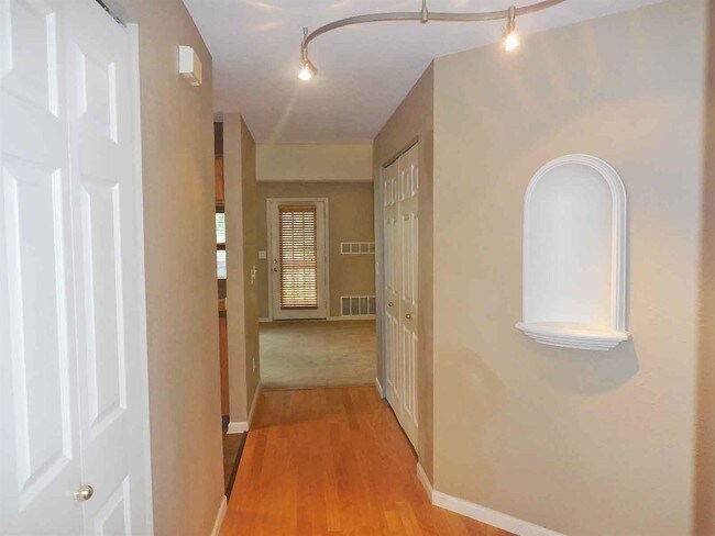 Building Photo - 1456 Millbrook Trail