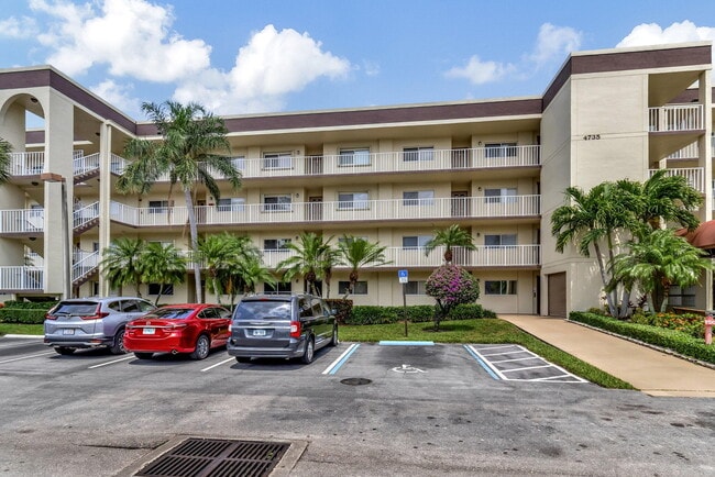 Foto del edificio - 4735 Lucerne Lakes Blvd