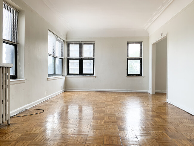 Foto del edificio - 8925 E Jefferson Ave