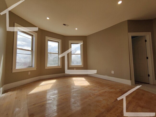 Foto del edificio - Huge 4 bed in Somerville