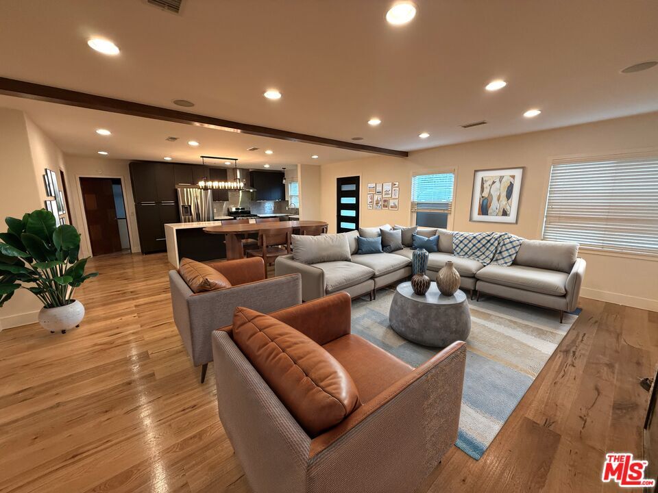 Foto principal - 5757 Vesper Ave