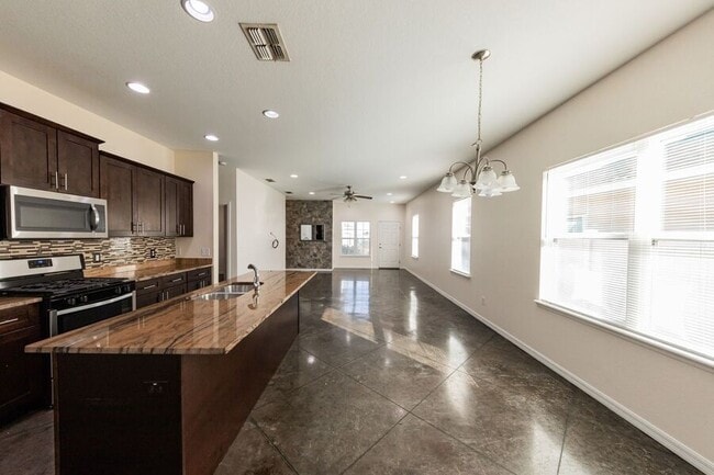 Building Photo - 2905 Whispering Trails Dr