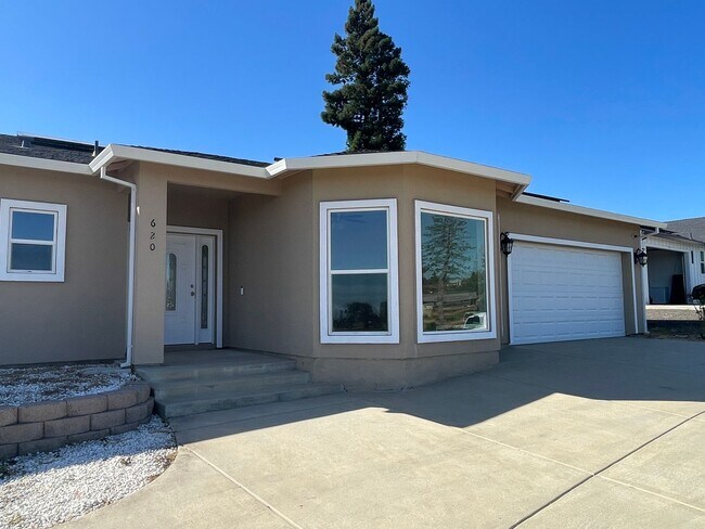 Building Photo - Paradise 2 bed 2 bath with 2 bonus rooms! Newer construction 1700+sqft