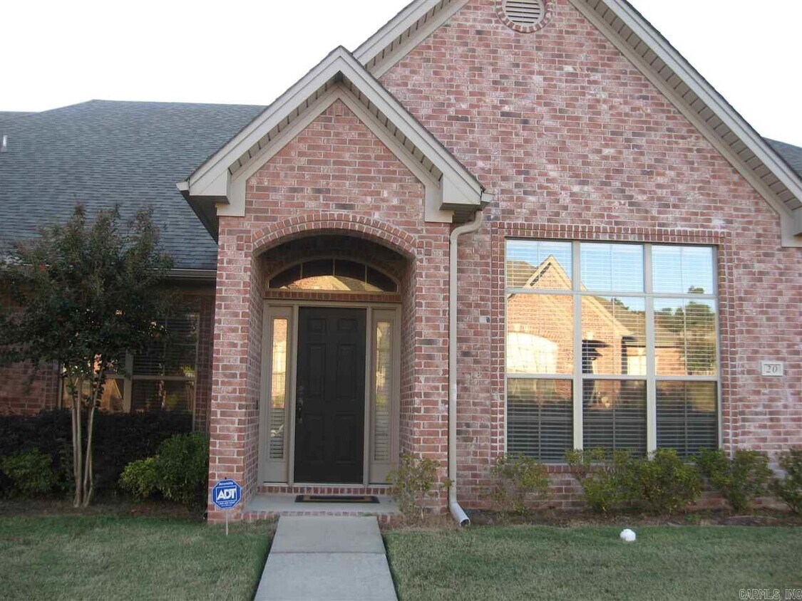Primary Photo - 20 Chapman Ln