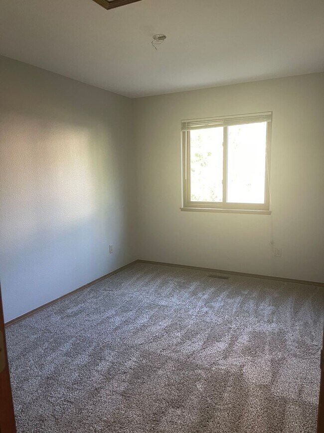 Building Photo - $2323 | 3BR/3.5BA | Cute House for Rent in Briargate