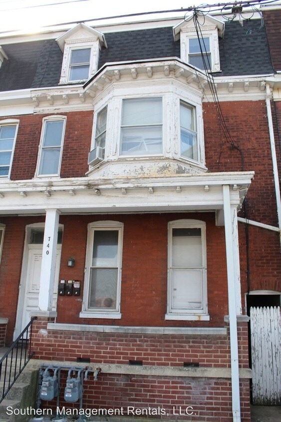 Primary Photo - 740 E Prospect St