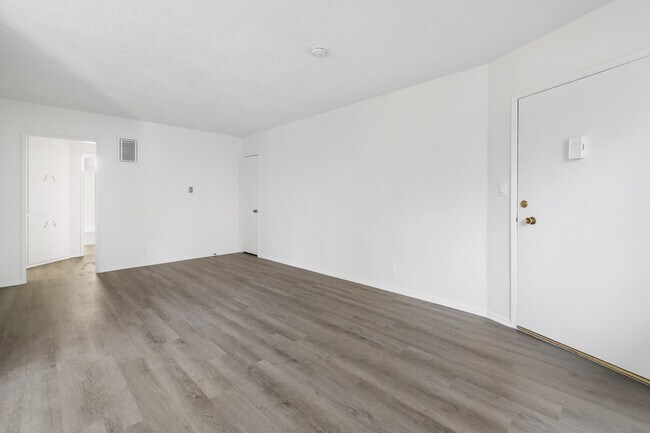 Foto del edificio - 1236 McClellan Dr