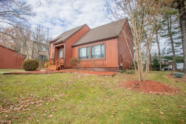 Building Photo - Cozy 4 BR/2.5 BA Single-Family Home in Col...