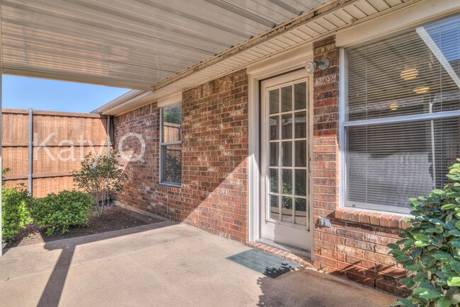 Foto del edificio - 6922 Todd Ln