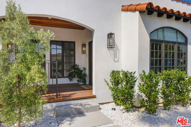 Building Photo - 1367 Laveta Terrace