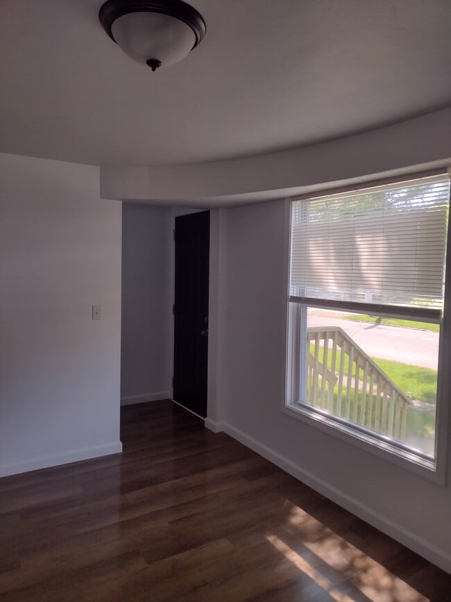 Building Photo - 31 E Hanover St