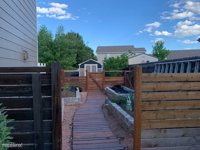 Building Photo - 4 br, 2.5 bath House - 1522 Angora Dr