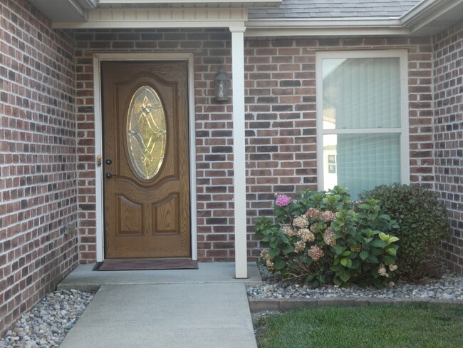 Building Photo - 627 N Edgemere Dr