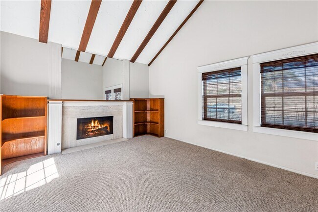 Building Photo - 8172 Crown Ct