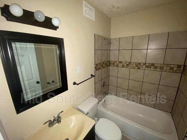 Building Photo - 1056 N Mcneil St