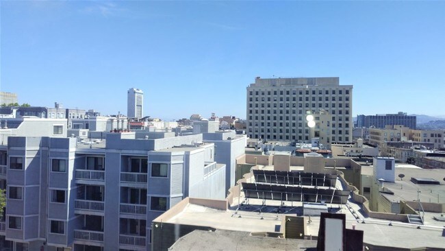 Building Photo - 1469 Sacramento St