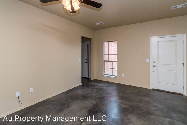 Foto del edificio - 3 br, 2 bath House - 702 LOCHRIDGE ST.