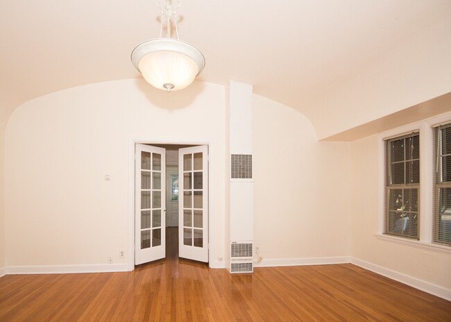 Building Photo - Sandringham Apartments