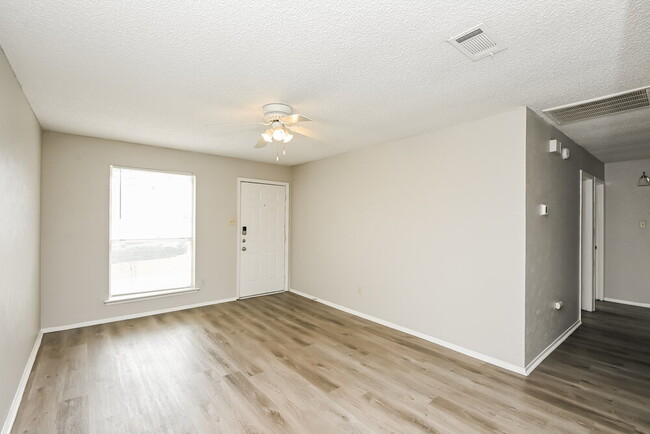 Foto del edificio - 716 Admiralty Way