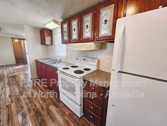 Building Photo - 525 Deaverview Rd